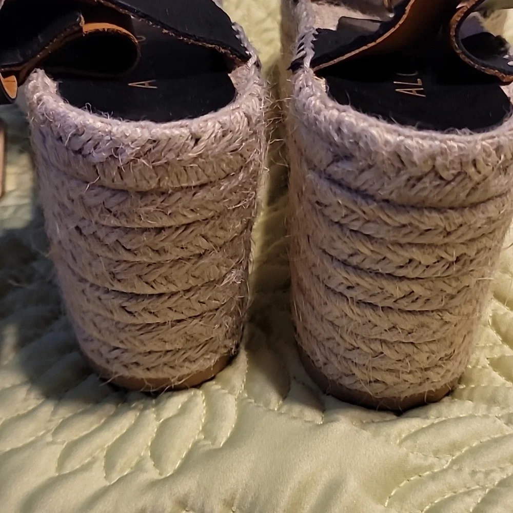 Alohas platform sandals